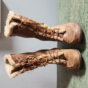 Born Boots Brown Leather fuzzy inside. Size 6